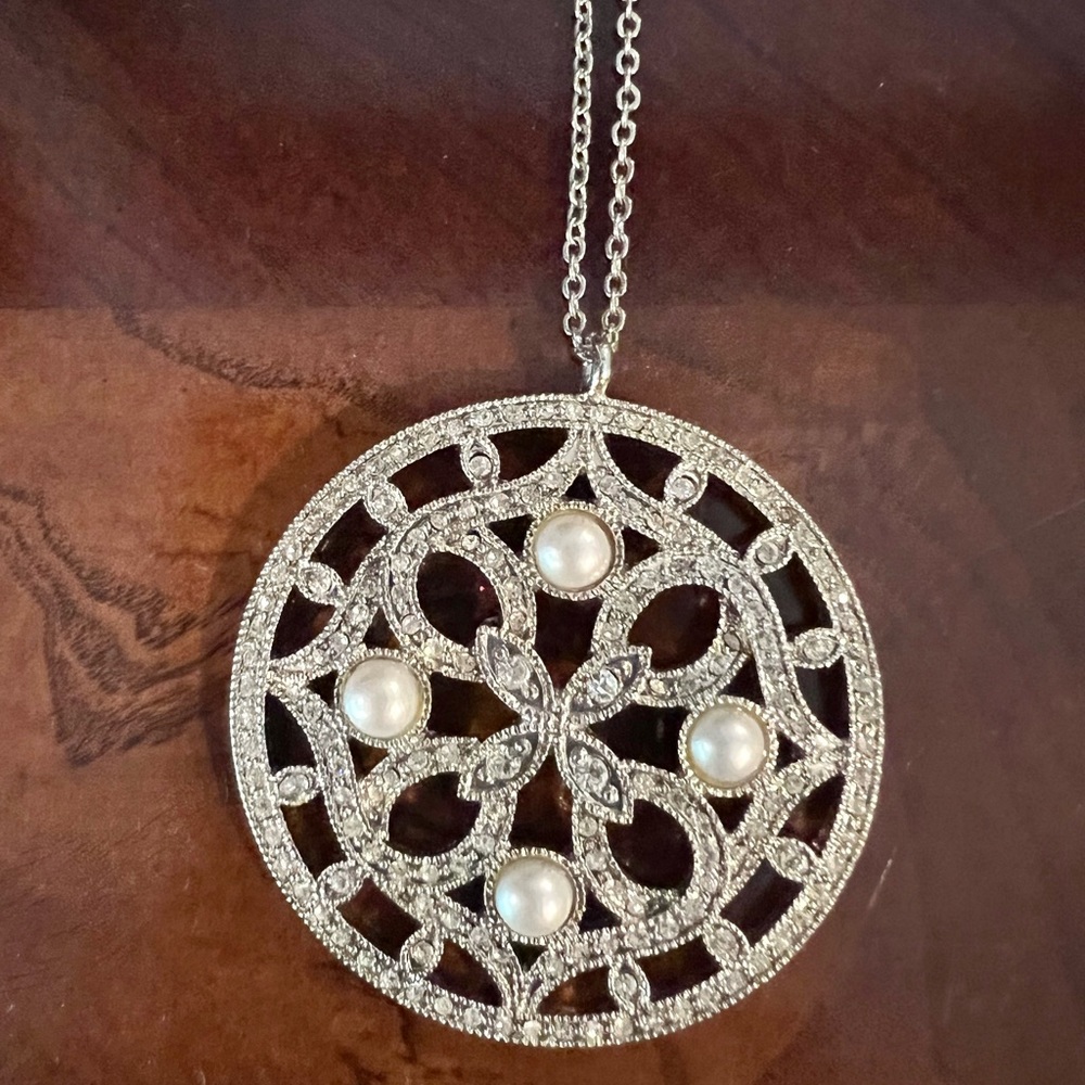 WHBM necklace - Picture 2 of 6